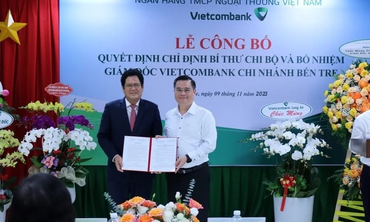 Ông Lê Văn Ron làm Giám đốc Vietcombank Bến Tre