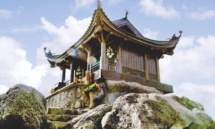 Ngôi chùa nào ở Việt Nam nằm ở độ cao hơn 1.000m?