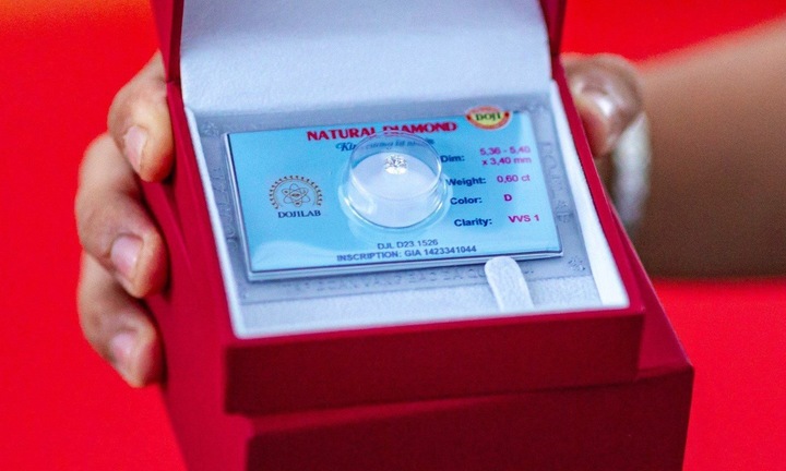 Người chơi bất ngờ từ chối nhận quà dù trúng kim cương, đồng tiền vàng