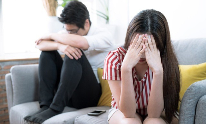 Bạn trai luôn đưa tôi về nhà đêm khuya để kiếm cớ đòi ngủ lại