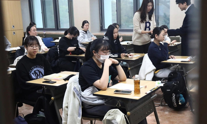 Vì sao kỳ thi đại học ở Hàn Quốc luôn diễn ra vào ngày thứ Năm?