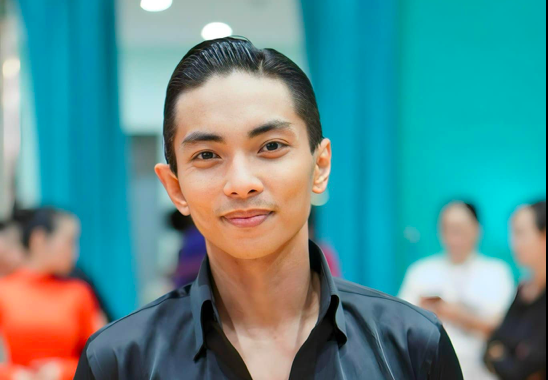 Bị chê nhảy không bằng vũ công nghiệp dư, Phan Hiển nói gì?