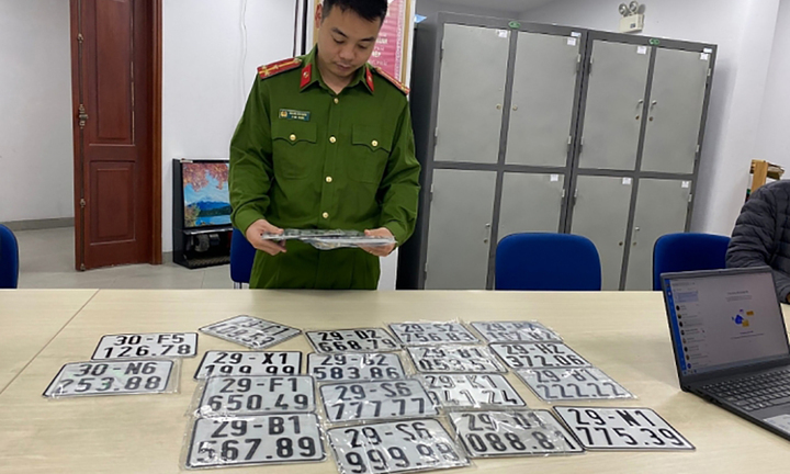 Hà Nội: Phát hiện 3 cơ sở làm biển số xe giả