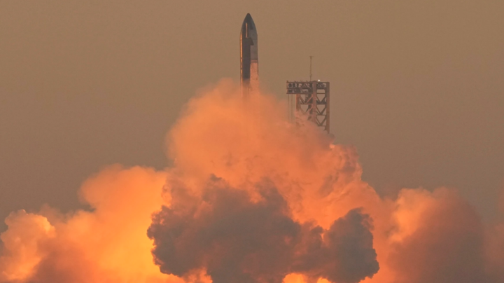 Phi thuyền Starship nổ tung sau 8 phút bay 