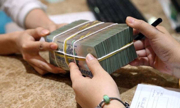 Vay ngân hàng 500 triệu đồng phải trả bao nhiêu lãi mỗi tháng?