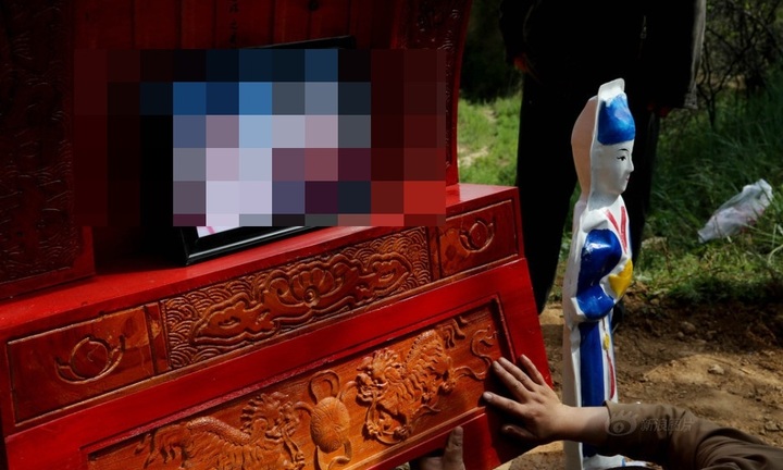 Trung Quốc rúng động vụ thiếu nữ tự tử, thi thể bị bố mẹ bán làm 'đám cưới ma'