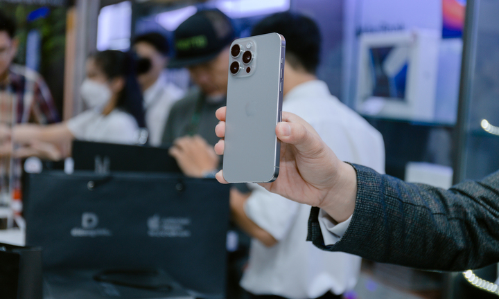 Đại lý di động 'chạy đua' khuyến mại dịp Black Friday