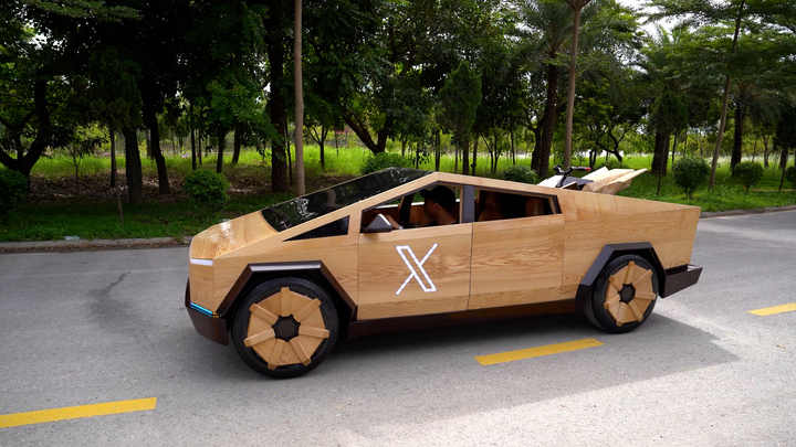 Chàng trai Việt chế tạo xe bán tải Tesla Cybertruck phiên bản gỗ đặc biệt