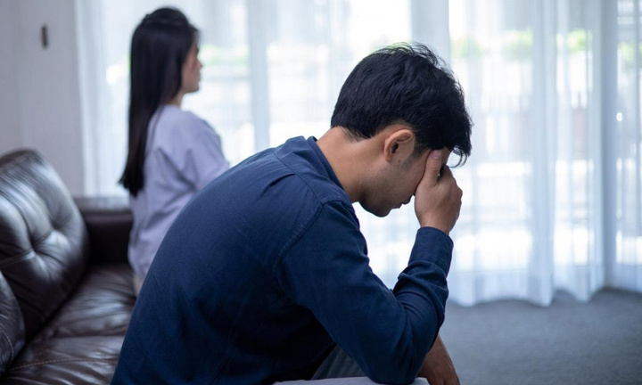 Tôi quá nản vì vợ toàn đùn việc nhà cho mẹ làm