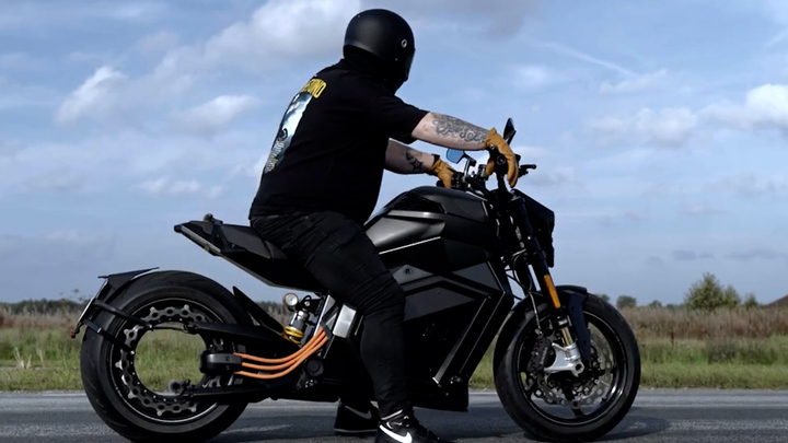 Siêu mô tô điện bánh không trục, tốc độ 200km/h