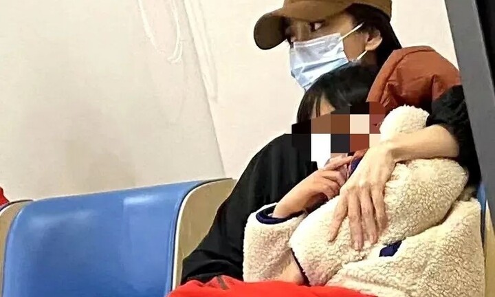 Angelababy xuất hiện hốc hác giữa lúc bị cấm sóng ngầm