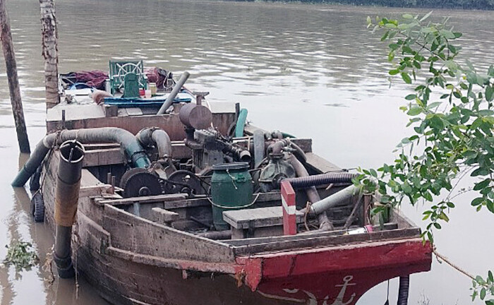 Đại úy Công an đứt lìa chân khi bắt cát tặc