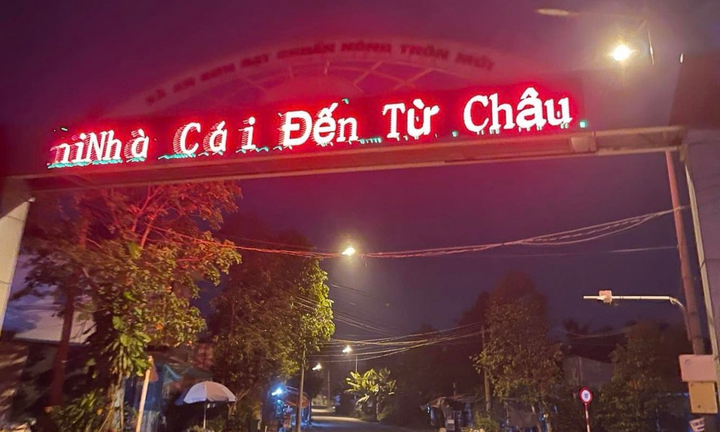 Công an điều tra vụ bảng điện tử cổng chào ở Bình Dương chạy chữ cá độ bóng đá