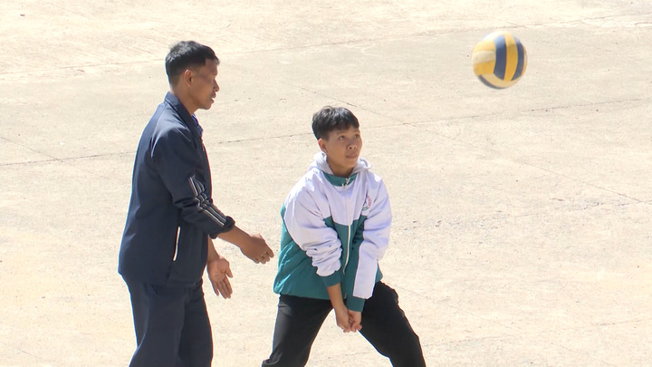 Trao cơ hội nối ước mơ: Nữ sinh chăm học với ước mơ làm cầu thủ bóng đá