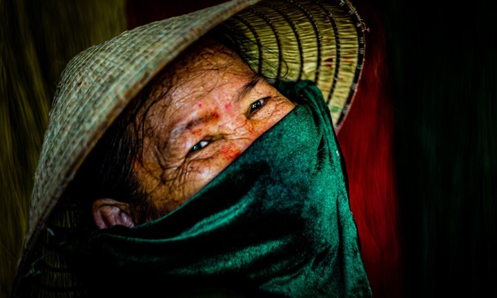 Nụ cười 'tỏa nắng' của những người phụ nữ giữ chiếu cói Phú Tân mãi tươi màu