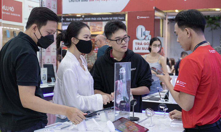 Người dân 'săn sale' mạnh dịp Black Friday 2023, hàng công nghệ bán chạy