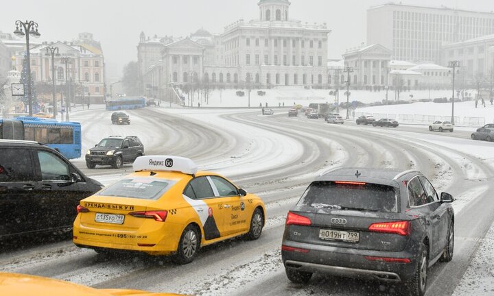 Moskva hứng chịu 'bão tuyết đen' hiếm gặp