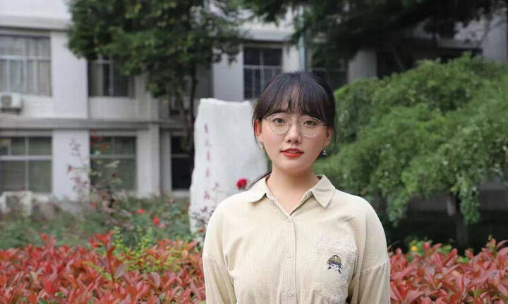 Vẻ đẹp gây 'sốt' mạng của nữ sinh 16 tuổi vào thẳng đại học, 20 tuổi học tiến sĩ