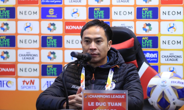 HLV Lê Đức Tuấn: Hà Nội FC gặp bất lợi vì thời tiết