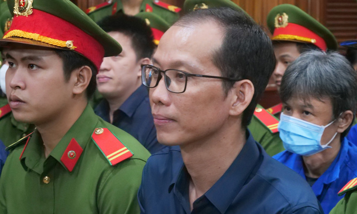 Tham ô, rửa tiền tại BV Thủ Đức: Đang mở tiệm rửa xe thì được thuê làm giám đốc