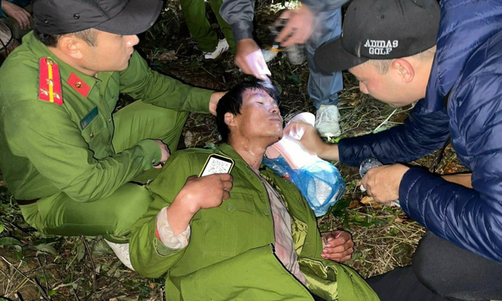 Xuyên đêm tìm kiếm phi công dù lượn bị rơi xuống rừng già ở Lai Châu