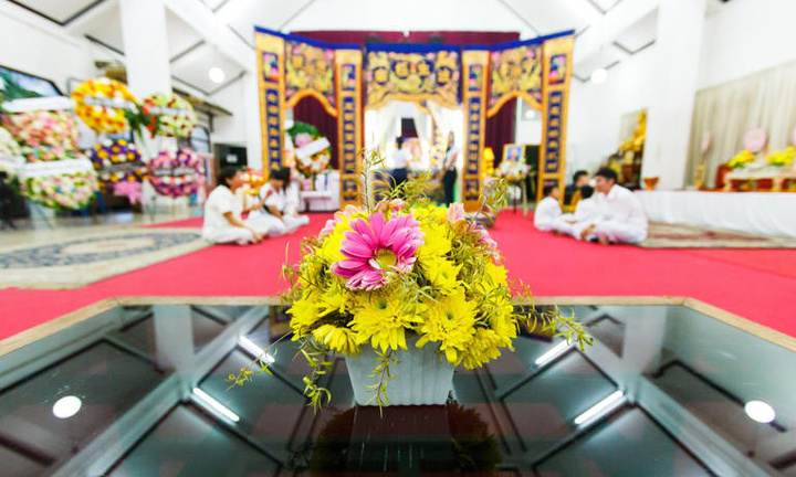 Con gái 16 tuổi tự tử, bố mẹ nuôi bán làm cô dâu ma với giá 220 triệu đồng