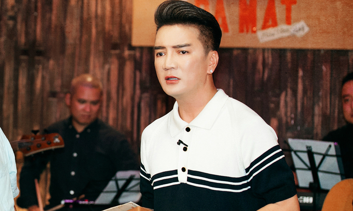 Gặp sự cố trong buổi ra mắt album, Đàm Vĩnh Hưng phải xin lỗi khách mời