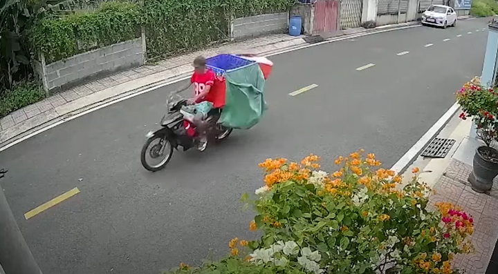 Bắt giữ người đàn ông trộm xe máy và hàng hóa của shipper ở TP.HCM