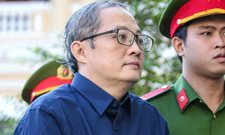 Cựu Giám đốc Bệnh viện TP Thủ Đức lãnh 21 năm tù, vợ được hưởng án treo