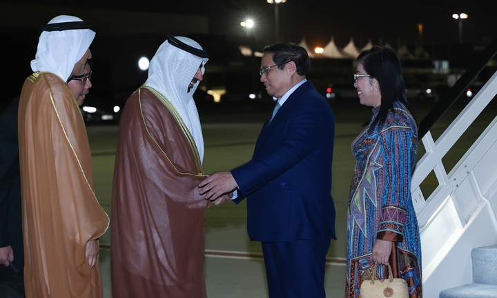 Thủ tướng và Phu nhân đến Dubai bắt đầu chuyến công tác tham dự Hội nghị COP28