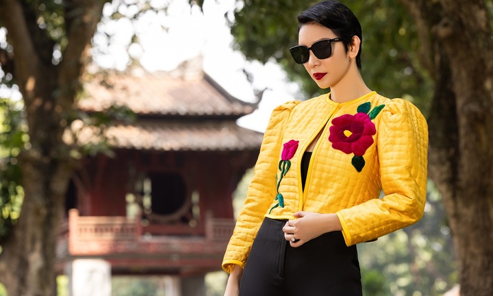 Siêu mẫu Xuân Lan đón gió lạnh đầu đông với áo chần bông