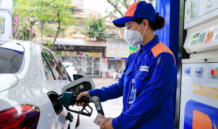 Giá dầu thế giới tiếp tục giảm sâu