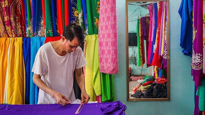 Khám phá ngôi làng đàn ông may áo dài hơn nghìn năm tuổi ở Hà Nội