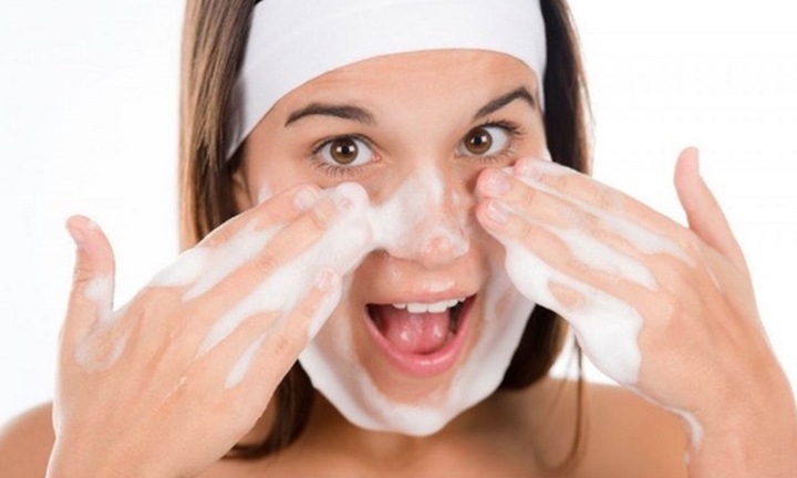 Tẩy trang không rửa mặt được không?