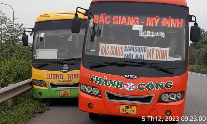 Kinh hãi và phẫn nộ cảnh hai xe khách chèn ép nhau náo loạn trên đường cao tốc