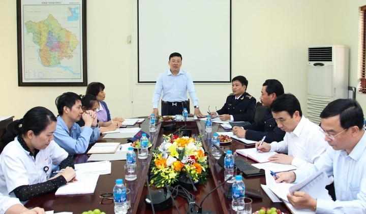 Chủ tịch Vĩnh Phúc yêu cầu Chi cục Hải quan tạo thuận lợi cho xuất nhập khẩu
