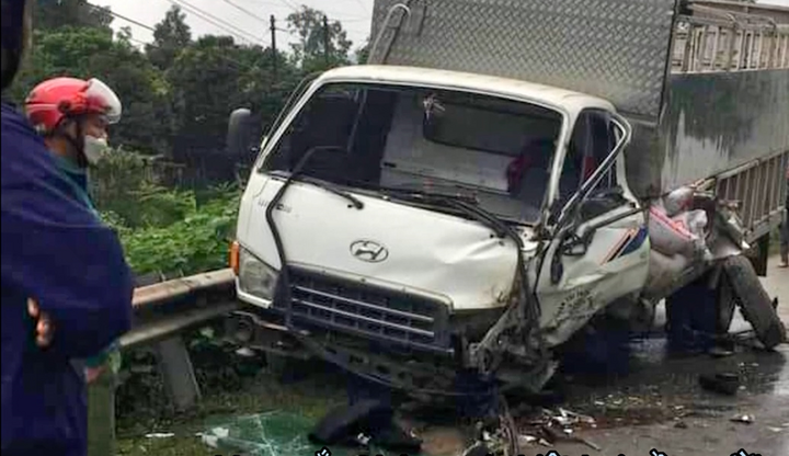 Xin vượt bất thành, xe đầu kéo gây tai nạn đáng sợ