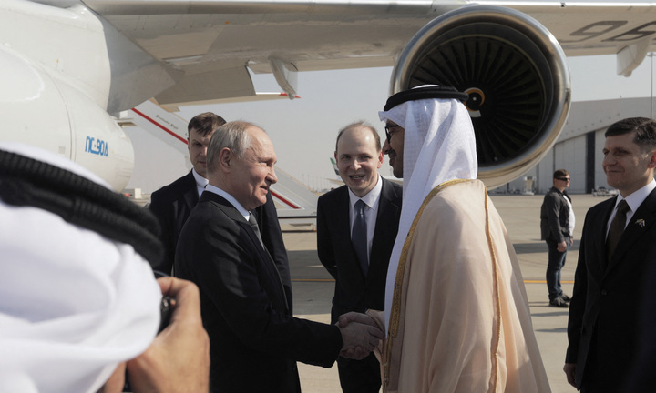 Tổng thống Putin đến UAE, bắt đầu chuyến công du Trung Đông