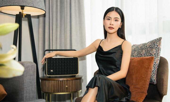 Hà Nhi: 'JBL Authentics 300 là chiếc loa đúng chuẩn gu tôi'
