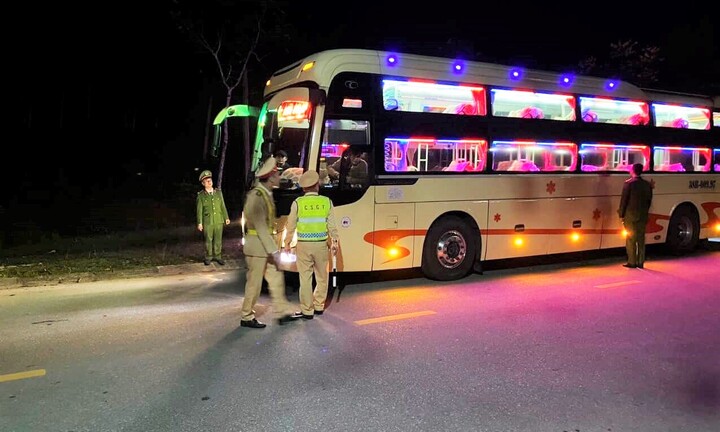 Gần 2.000 cảnh sát xuyên đêm truy lùng 2 phạm nhân trốn trại ở Hà Tĩnh