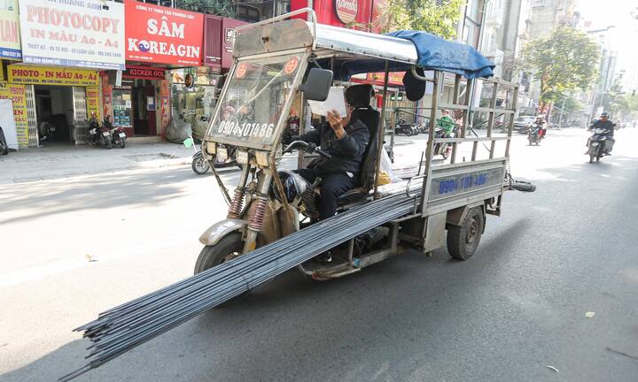 Hãi hùng 'máy chém di động' tung hoành khắp phố phường Hà Nội