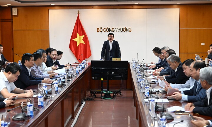 Thúc đẩy hợp tác mua bán than giữa Việt Nam và Lào
