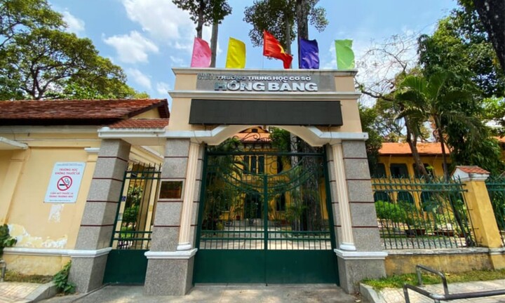 Học sinh lớp 8 bị thầy giáo đánh bầm tím vai