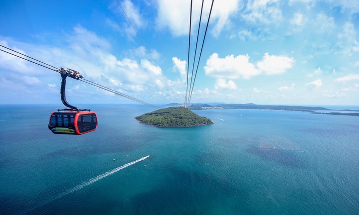 Cáp treo Hòn Thơm 'tái xuất' sau 2 tháng bảo trì toàn diện