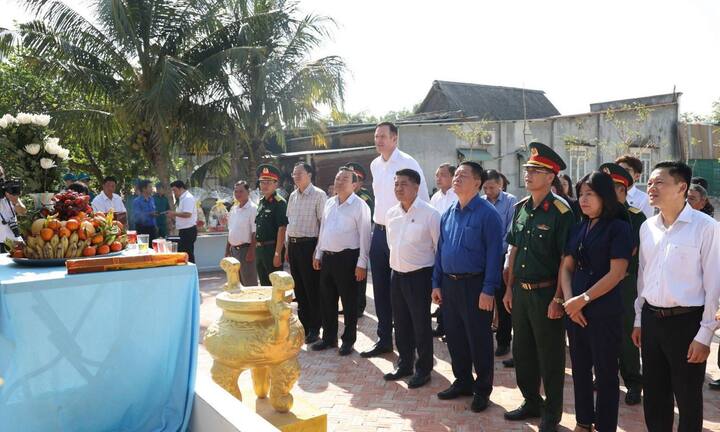 Trưởng Ban Tuyên giáo Trung ương tặng nhà tình nghĩa tại Tây Ninh