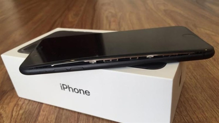 Phải làm gì khi điện thoại bị phồng pin?