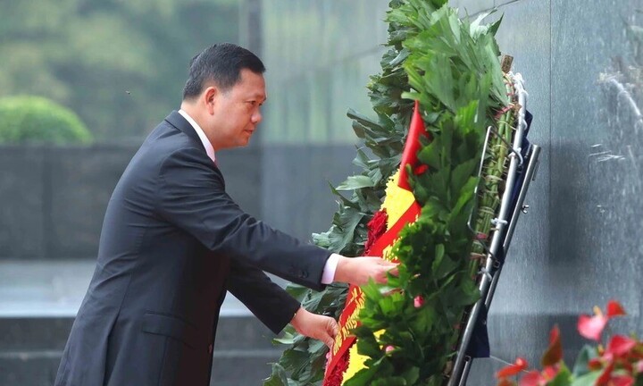 Thủ tướng Campuchia viếng Chủ tịch Hồ Chí Minh, tưởng niệm các Anh hùng Liệt sỹ