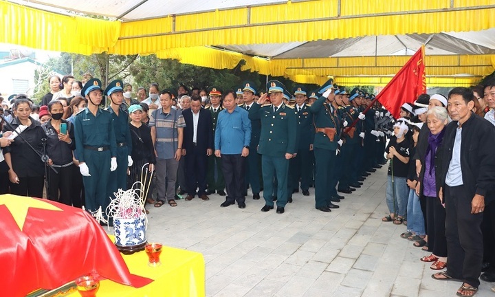 Cấp bằng Tổ quốc ghi công cho liệt sỹ hy sinh khi huấn luyện bay tại Ấn Độ