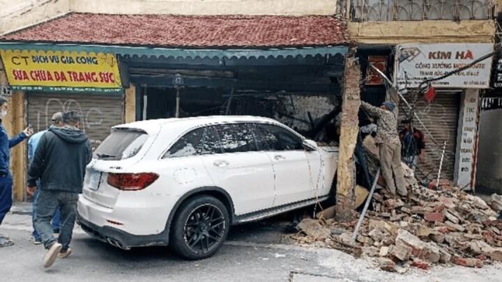 Hà Nội phục dựng nhà cổ 100 năm sau khi bị ô tô Mercedes húc sập