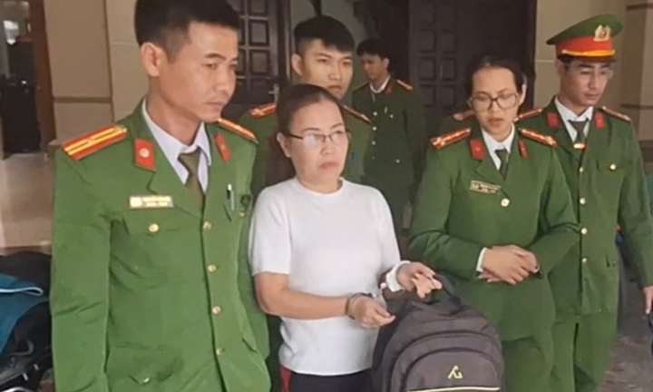 Nhiều lần dùng mạng xã hội chia sẻ thông tin sai sự thật, một phụ nữ bị bắt giam